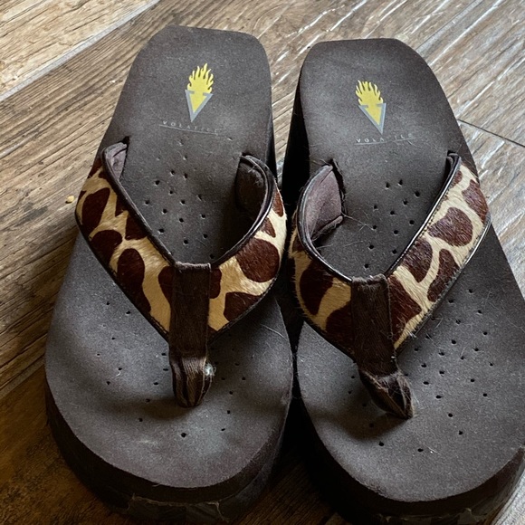 Volatile Flipflops - Picture 2 of 7